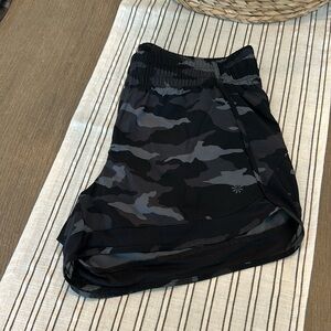 EUC Athleta Camo Racer Run Athletic Gym Short 4.5"